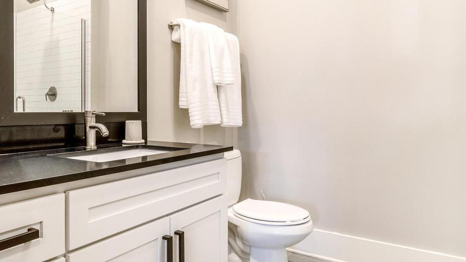 Landing Modern With Amazing Amenities Charlotte