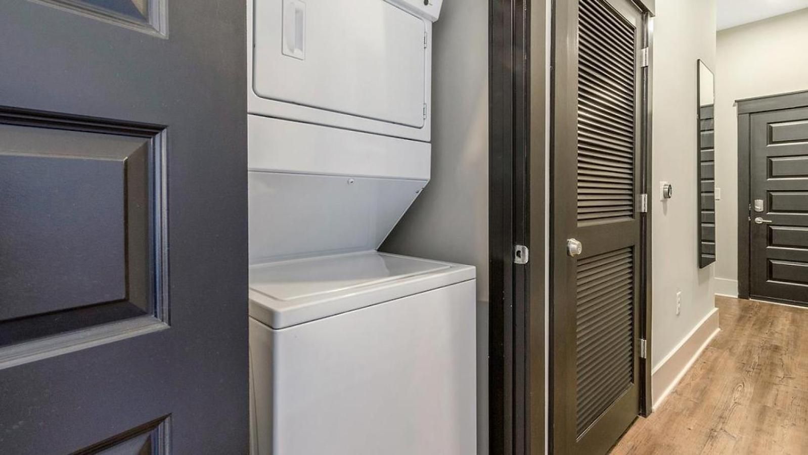 Landing Modern With Amazing Amenities *