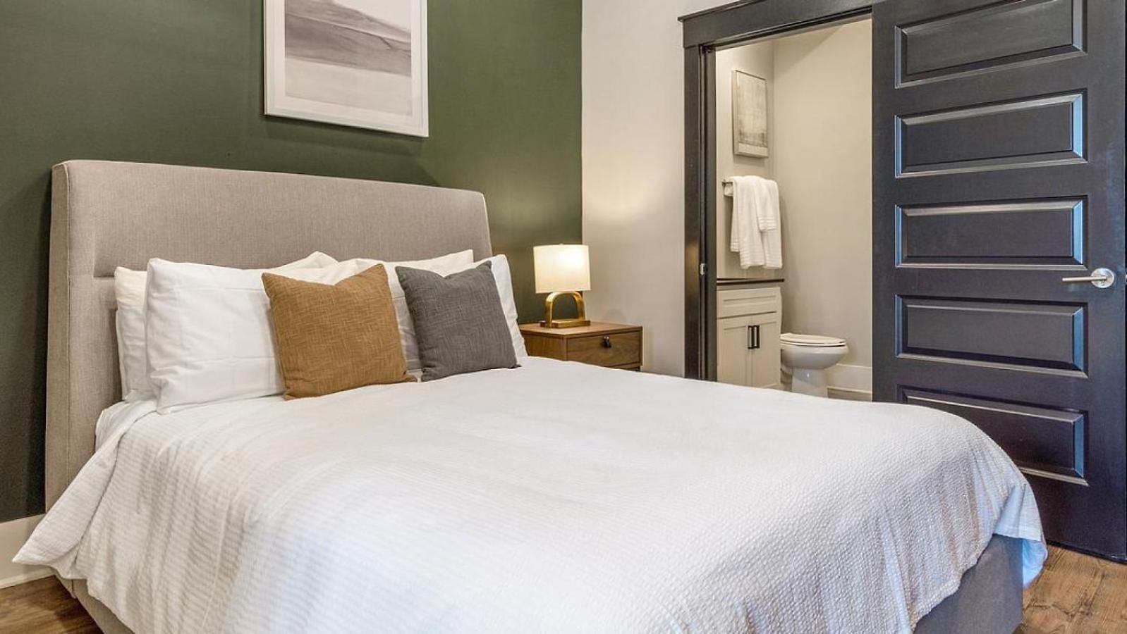 Apartment Landing Modern With Amazing Amenities