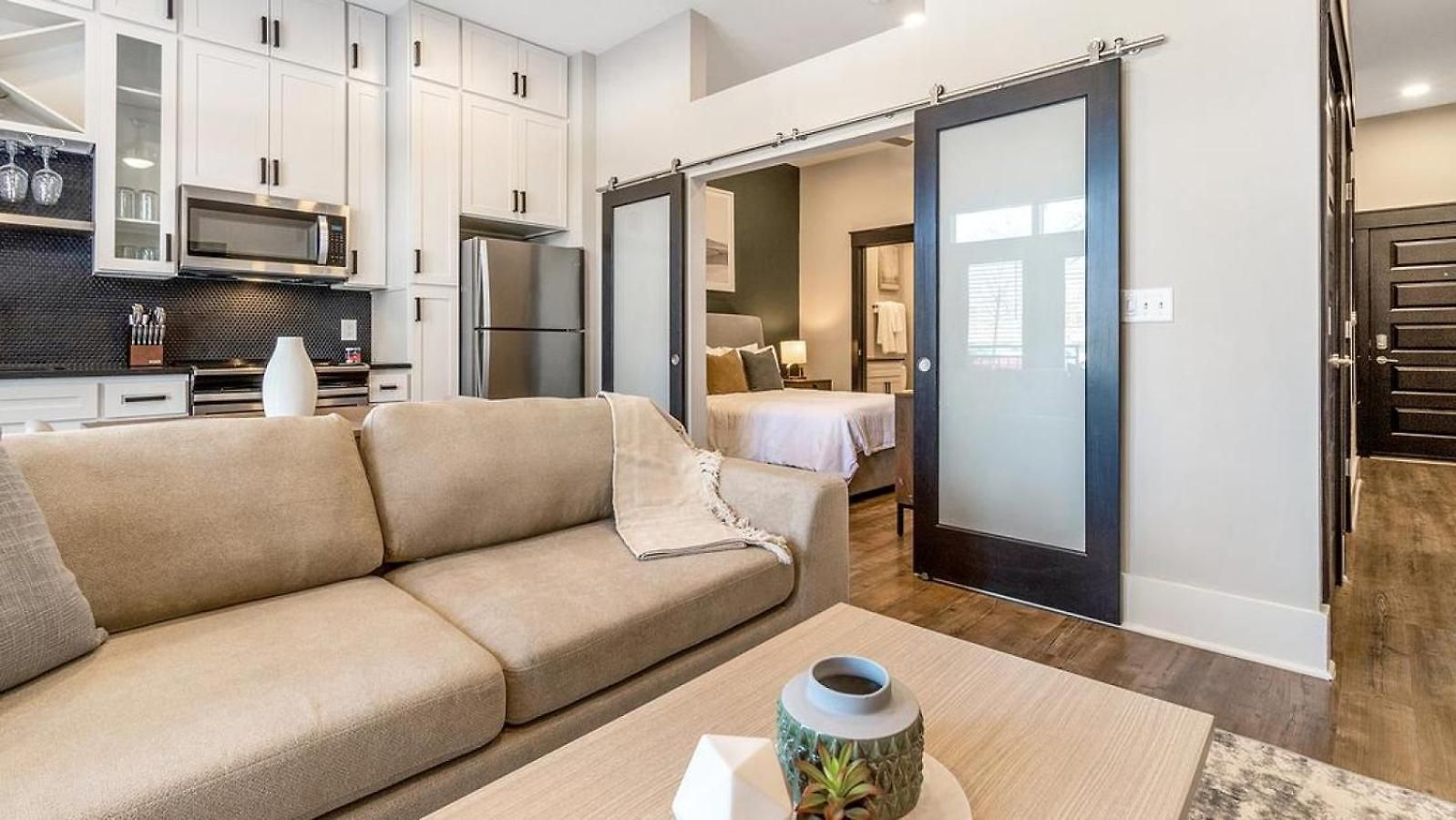Landing Modern With Amazing Amenities Apartment
