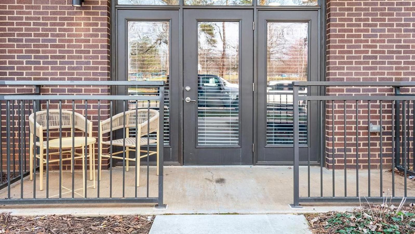Apartment Landing Modern With Amazing Amenities