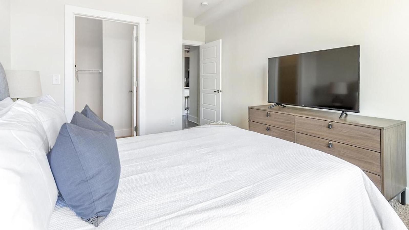 Apartment Landing Modern With Amazing Amenities