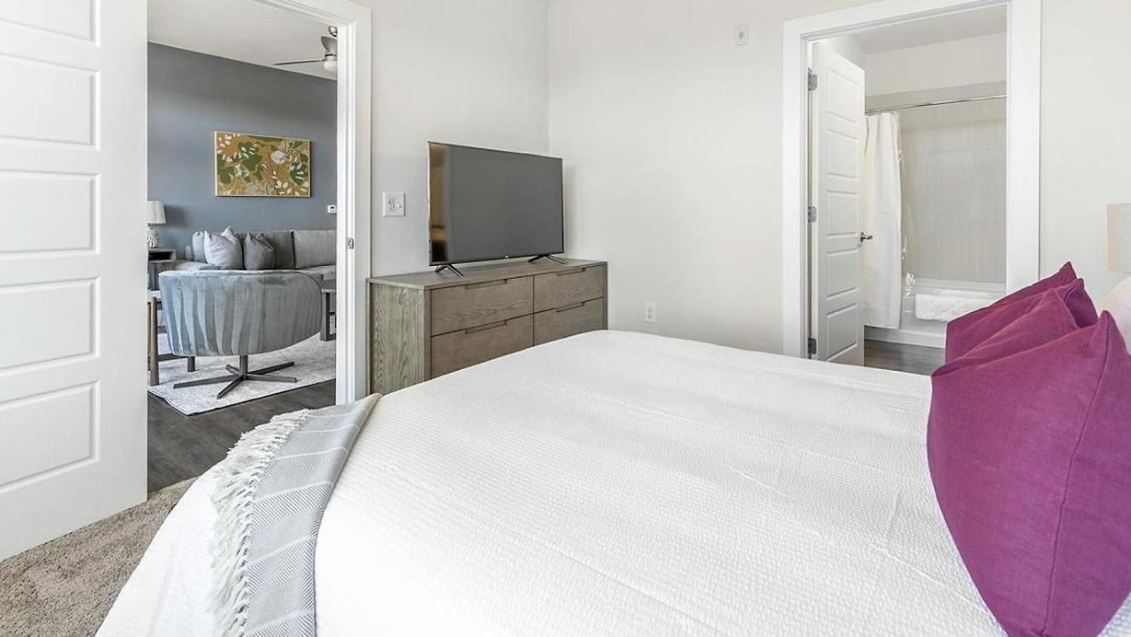 Apartment Landing Modern With Amazing Amenities