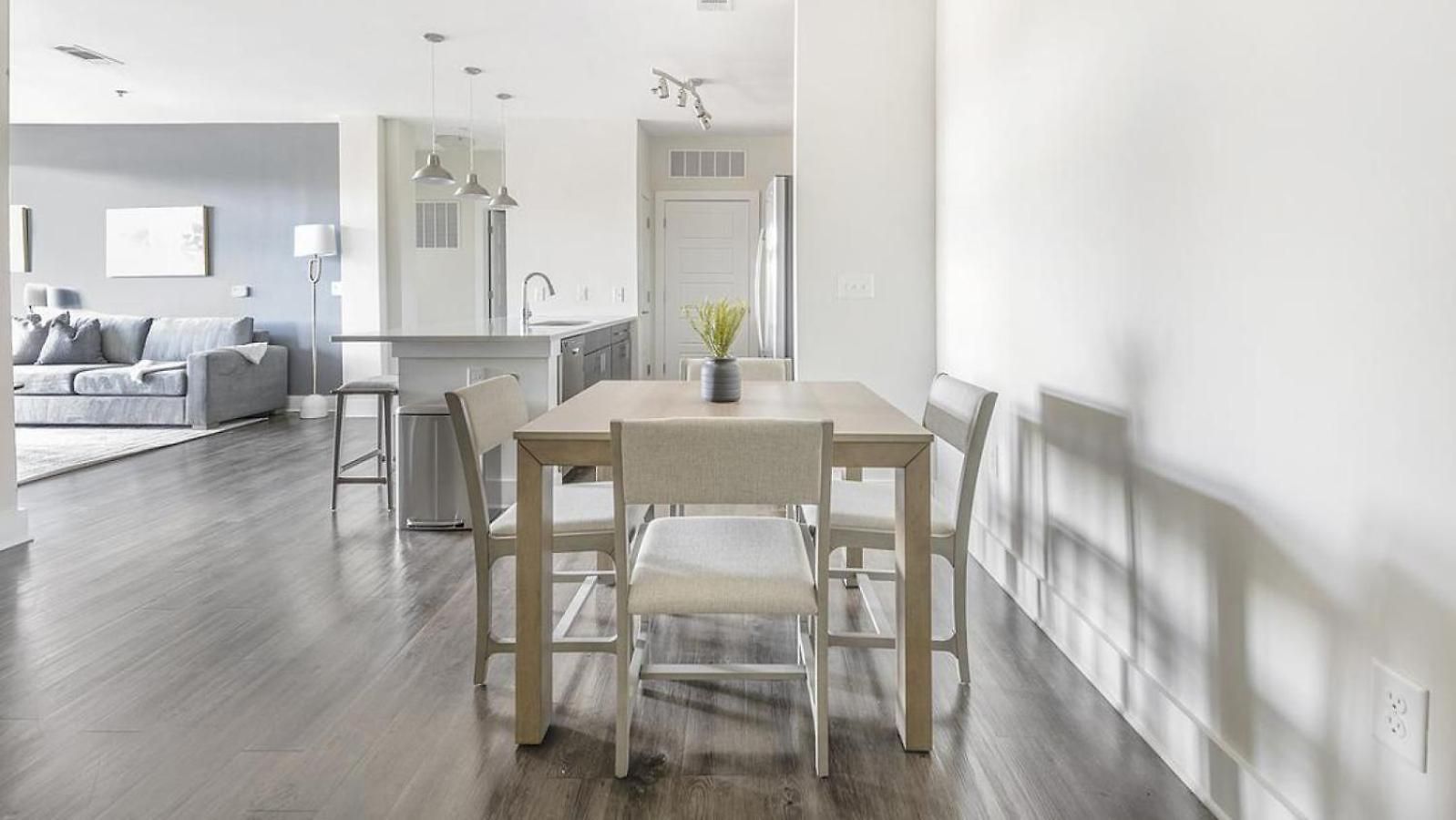 Landing Modern With Amazing Amenities *