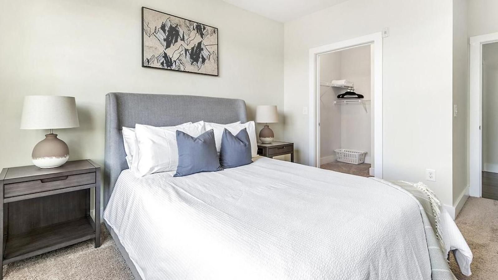 Landing Modern With Amazing Amenities * Charlotte