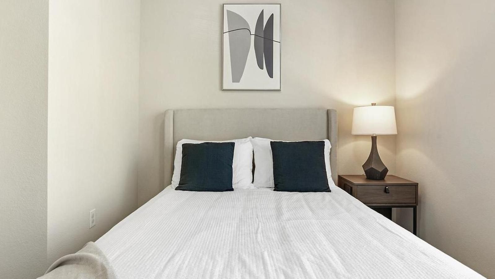Landing Modern With Amazing Amenities Apartment Charlotte