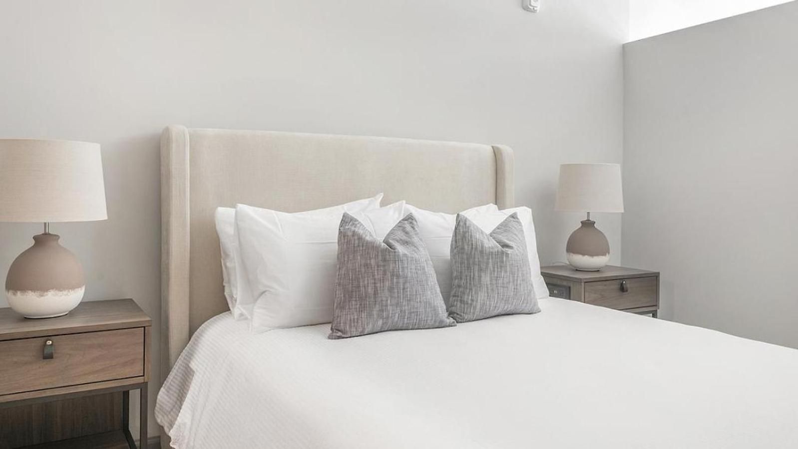 Landing Modern With Amazing Amenities Apartment