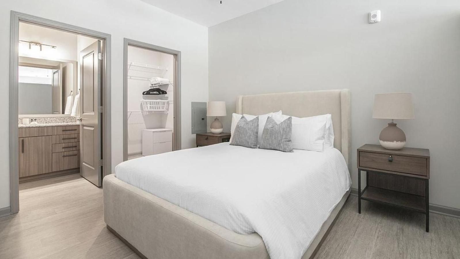 Apartment Landing Modern With Amazing Amenities *