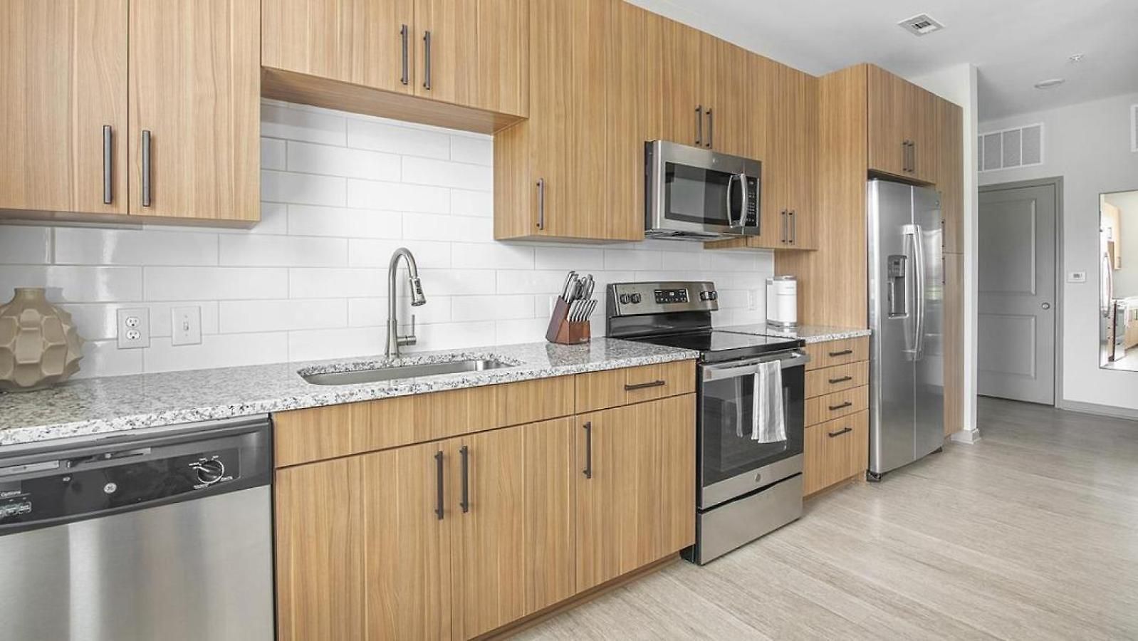 Landing Modern With Amazing Amenities Apartment *