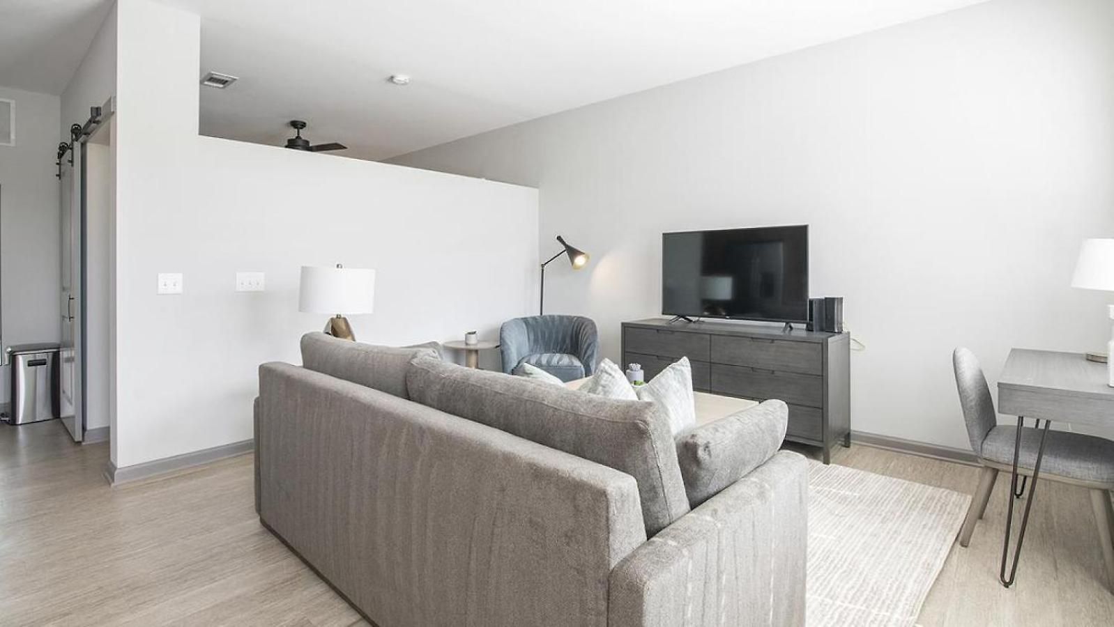Apartment Landing Modern With Amazing Amenities