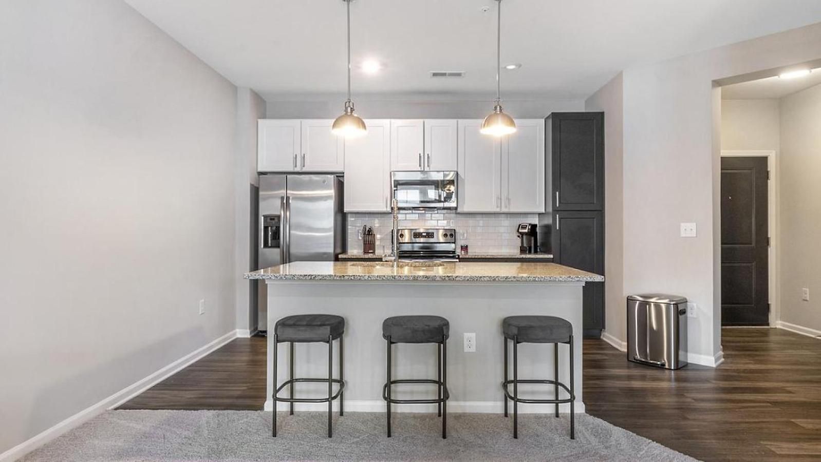 Apartment Landing Modern With Amazing Amenities