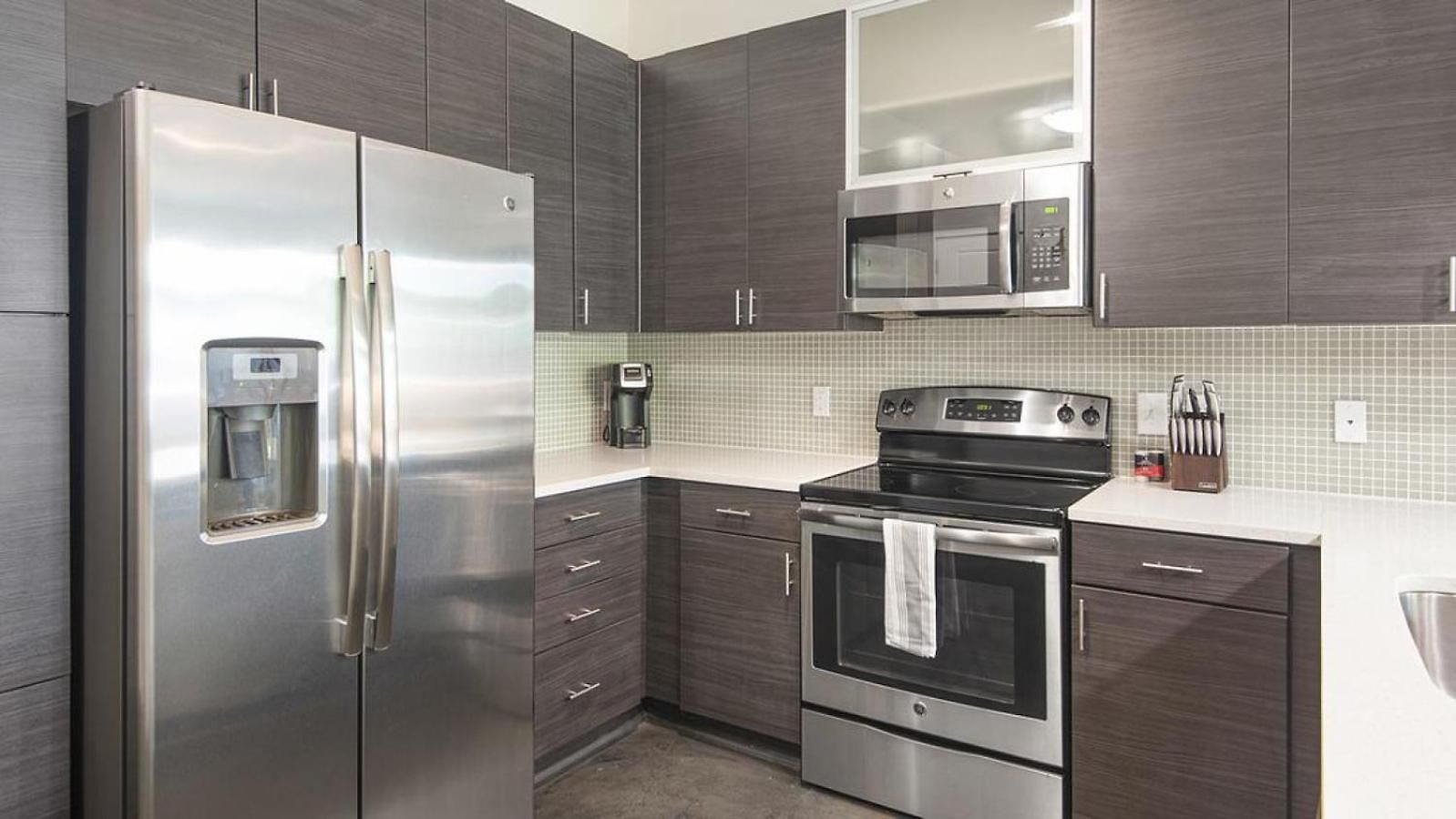 Landing Modern With Amazing Amenities Apartment
