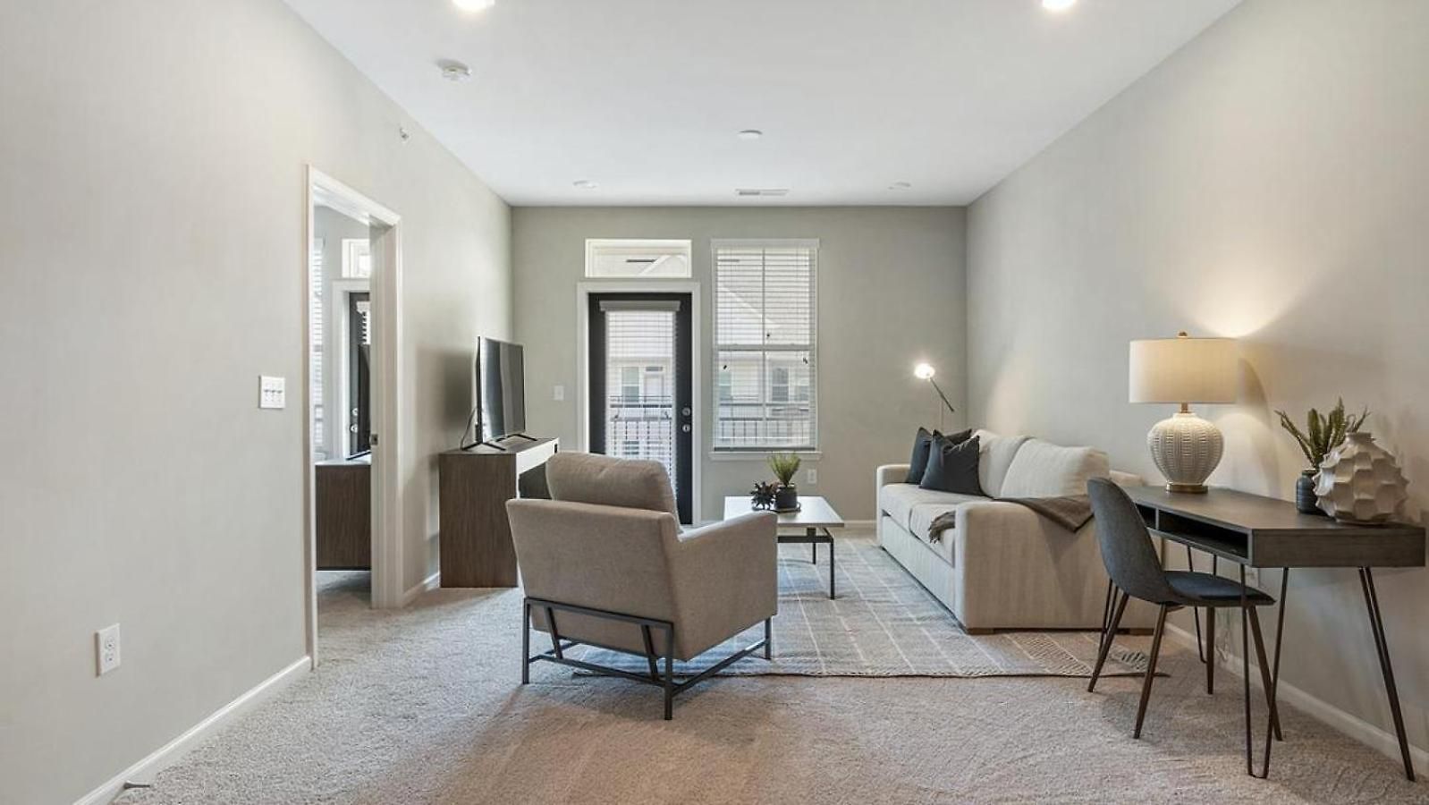 Landing Modern With Amazing Amenities Apartment Charlotte