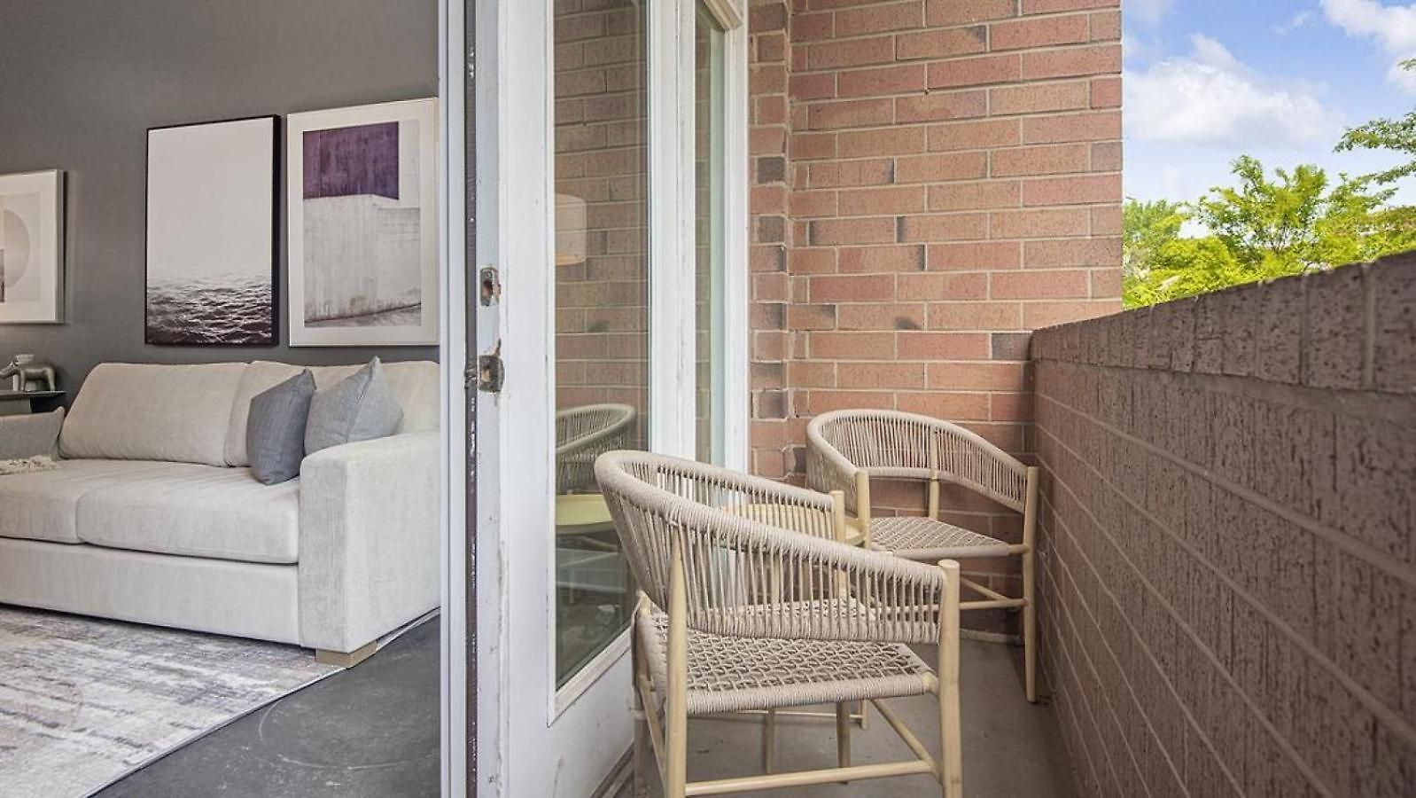Landing Modern With Amazing Amenities Charlotte