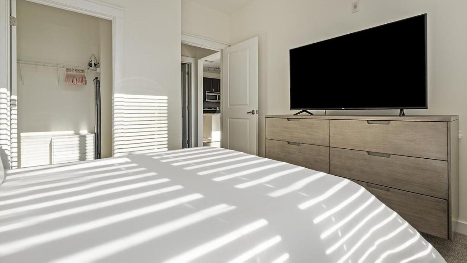 Apartment Landing Modern With Amazing Amenities *