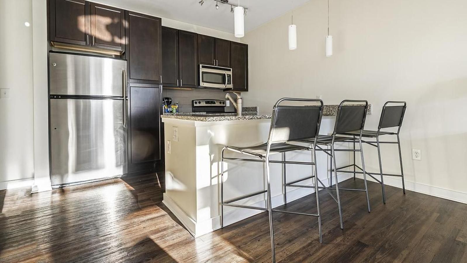 Landing Modern With Amazing Amenities Apartment
