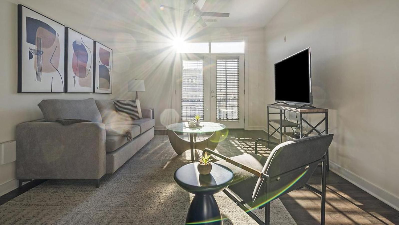 Apartment Landing Modern With Amazing Amenities *