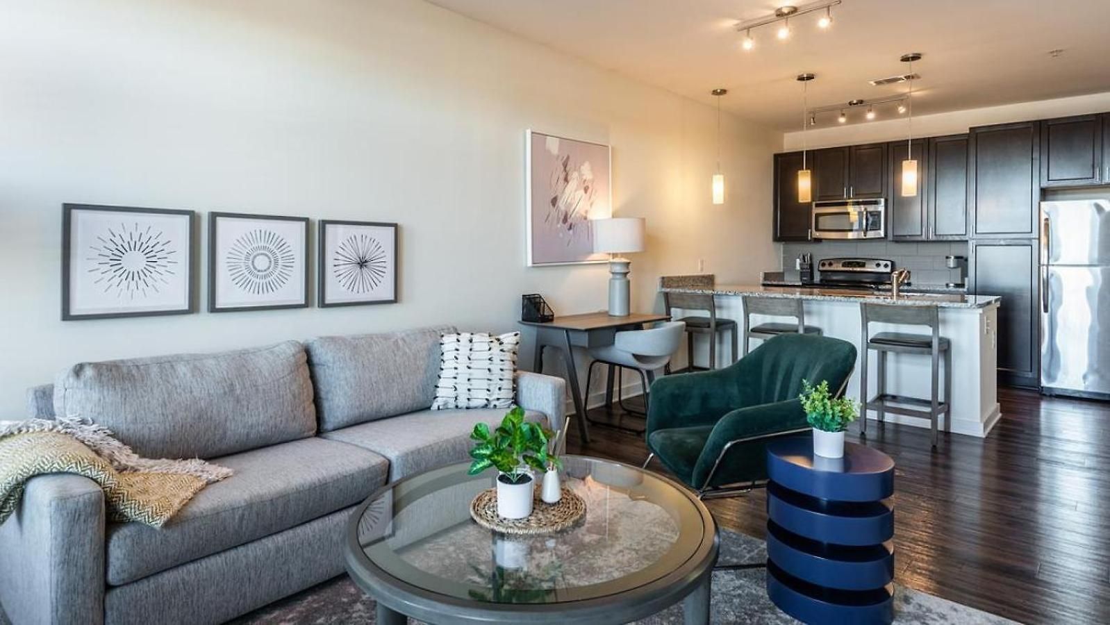 Apartment Landing Modern With Amazing Amenities *