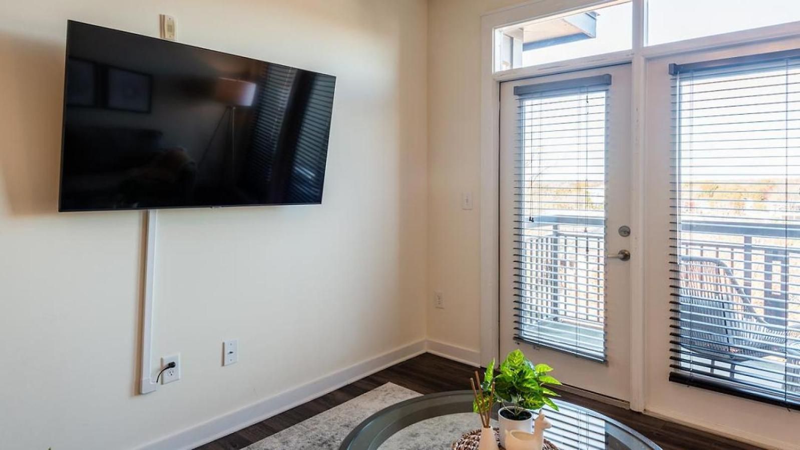 Apartment Landing Modern With Amazing Amenities *