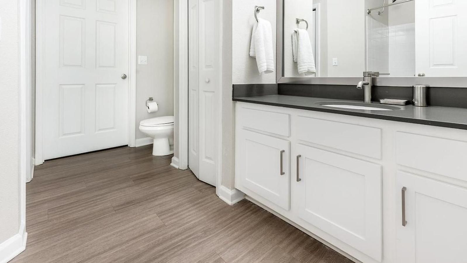 Apartment Landing Modern With Amazing Amenities