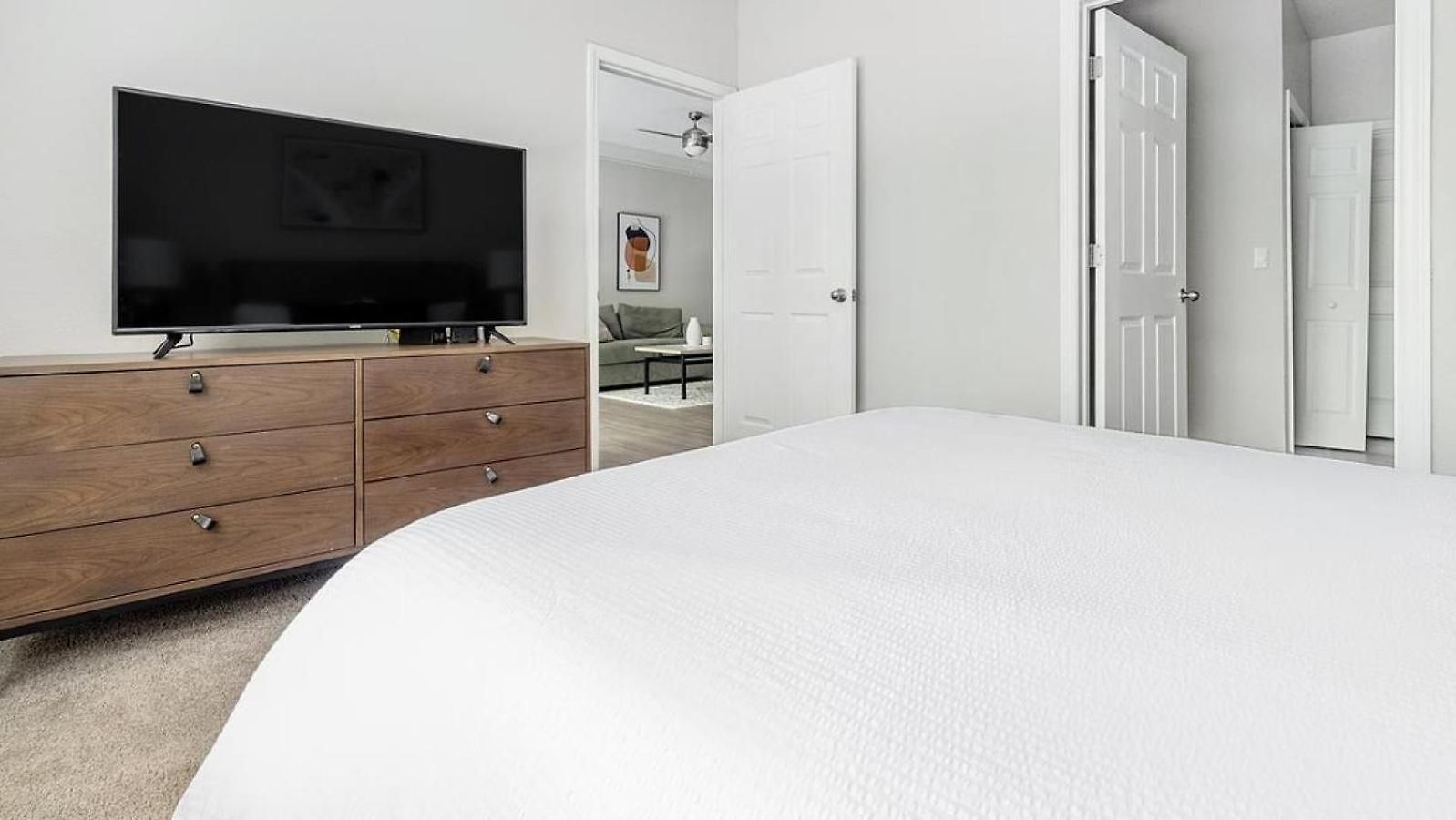 Landing Modern With Amazing Amenities Apartment Charlotte