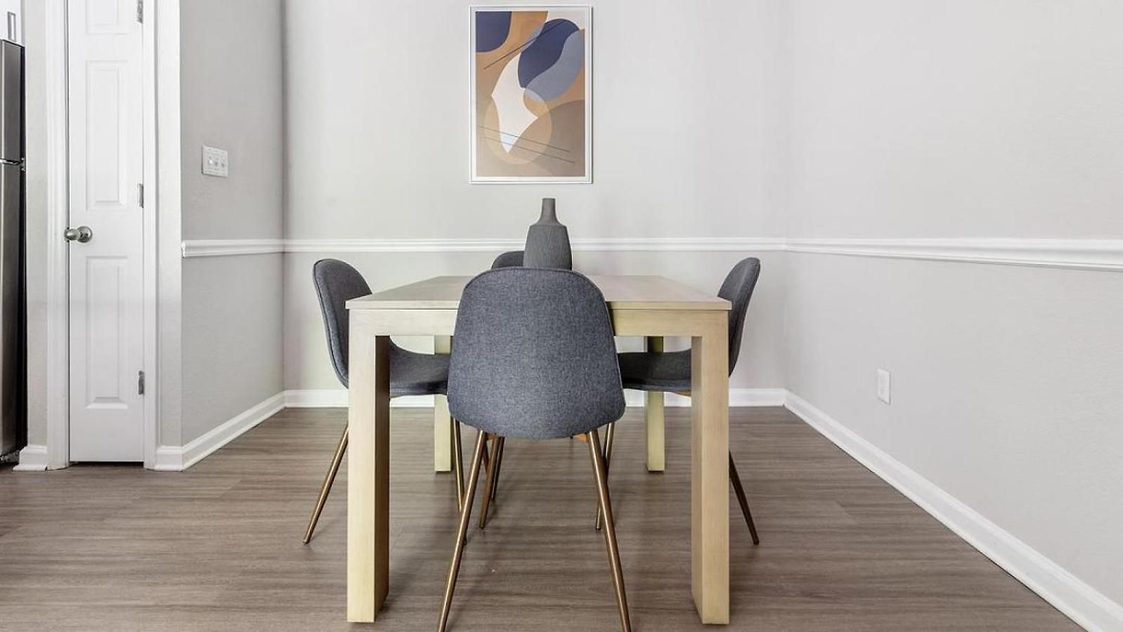 Apartment Landing Modern With Amazing Amenities *