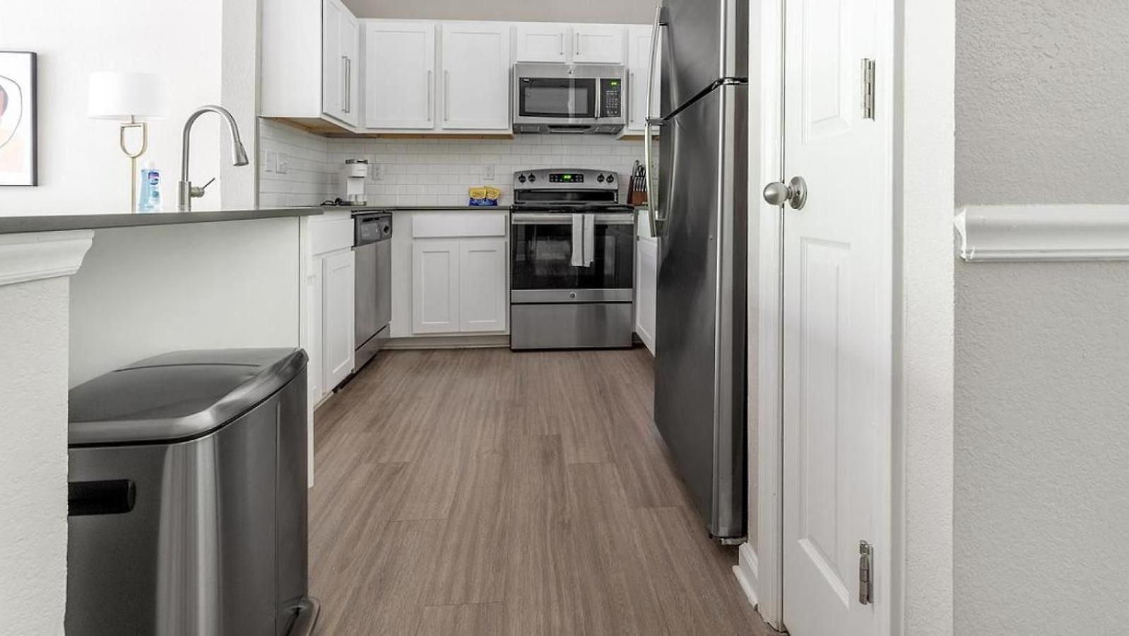 Landing Modern With Amazing Amenities *