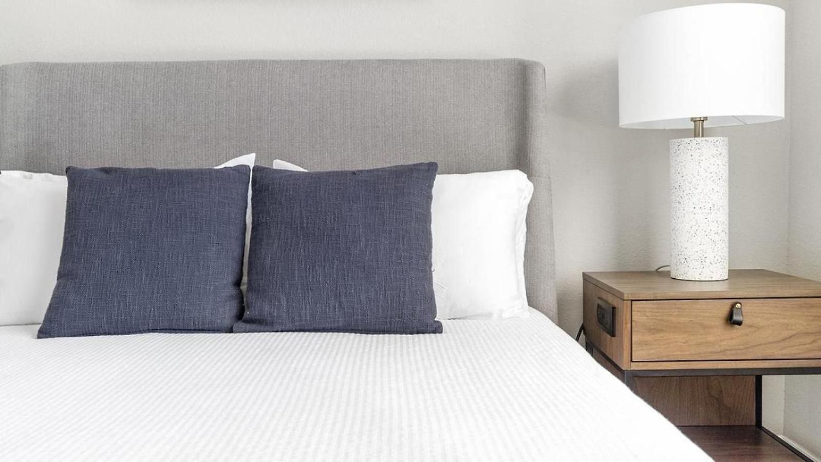 Landing Modern With Amazing Amenities Apartment
