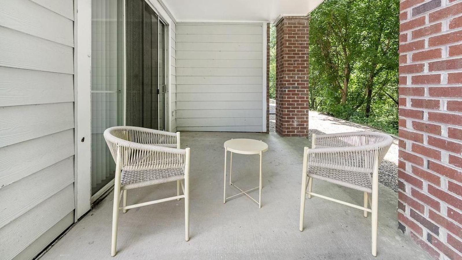 Apartment Landing Modern With Amazing Amenities *