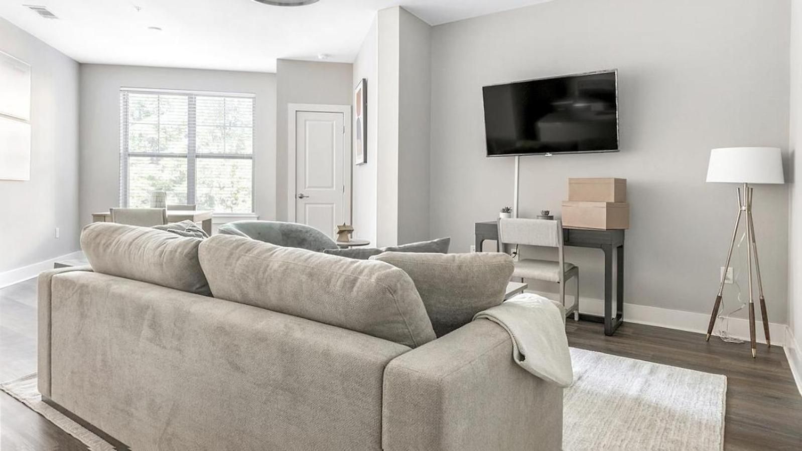 Landing Modern With Amazing Amenities Apartment