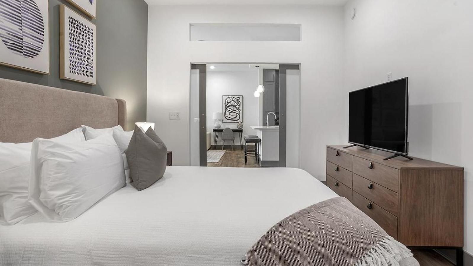 Landing Modern With Amazing Amenities * Charlotte