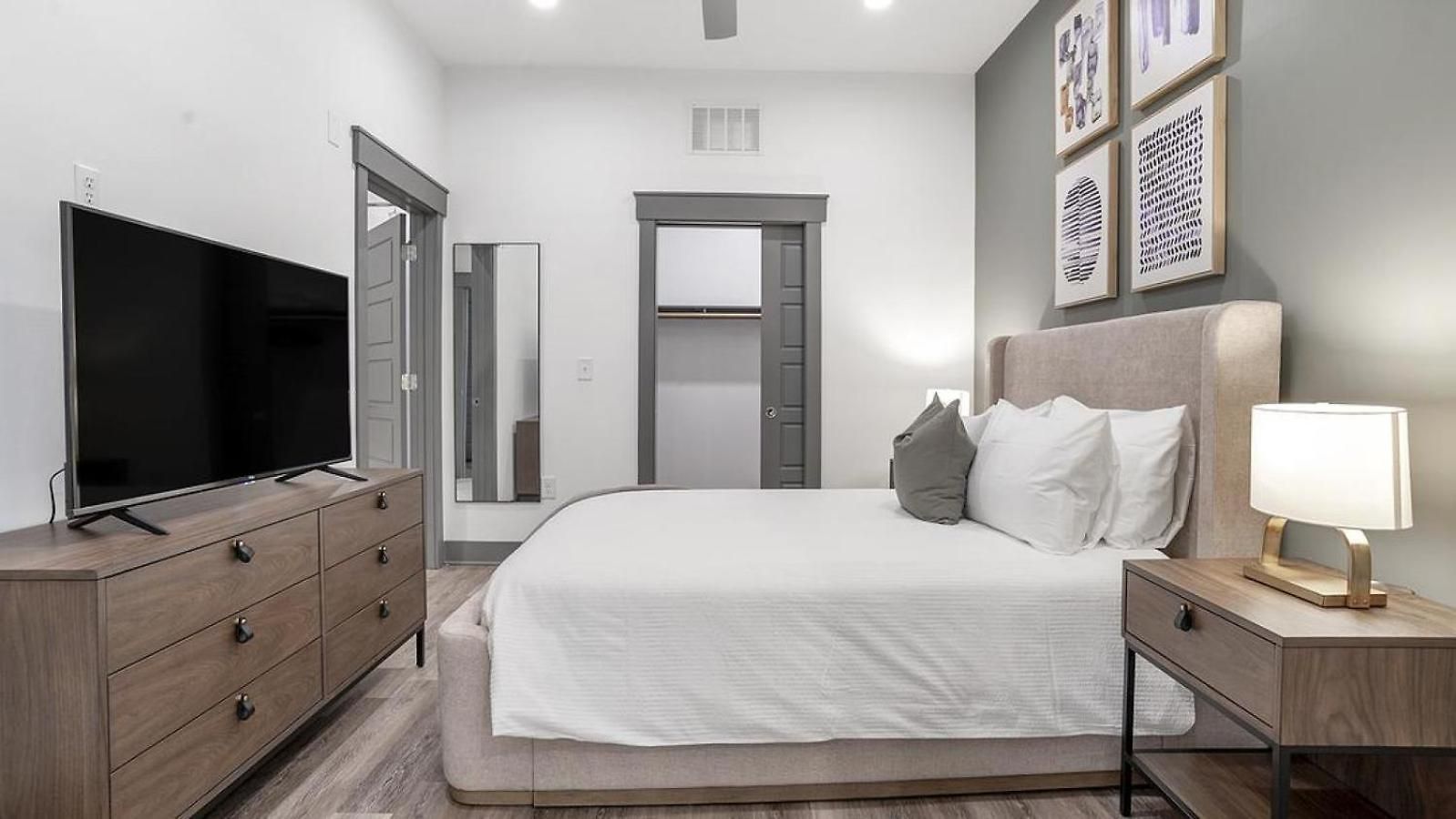 Apartment Landing Modern With Amazing Amenities