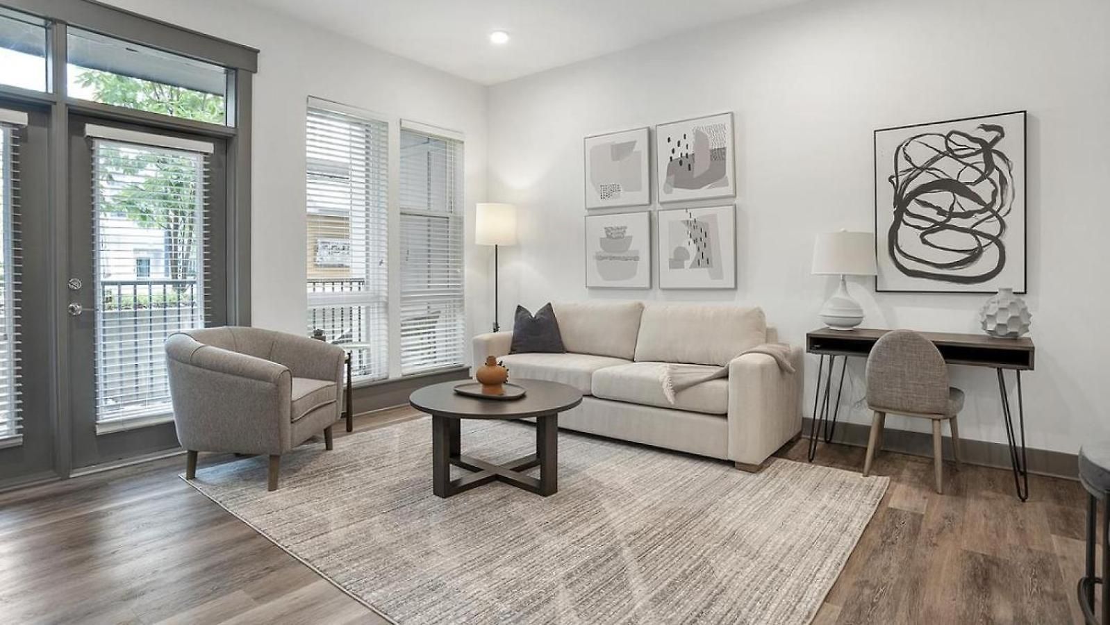 Apartment Landing Modern With Amazing Amenities
