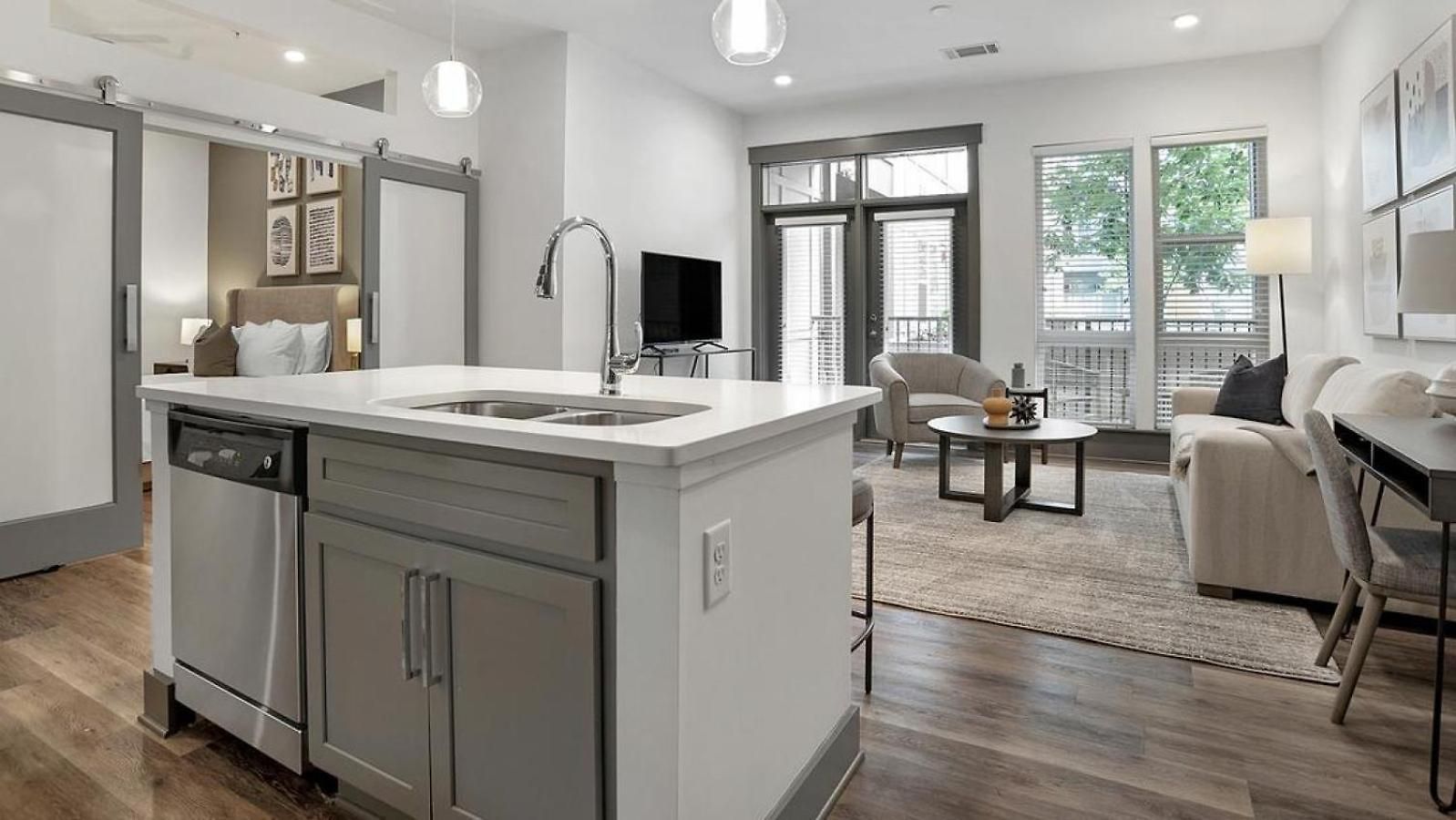 Landing Modern With Amazing Amenities Apartment