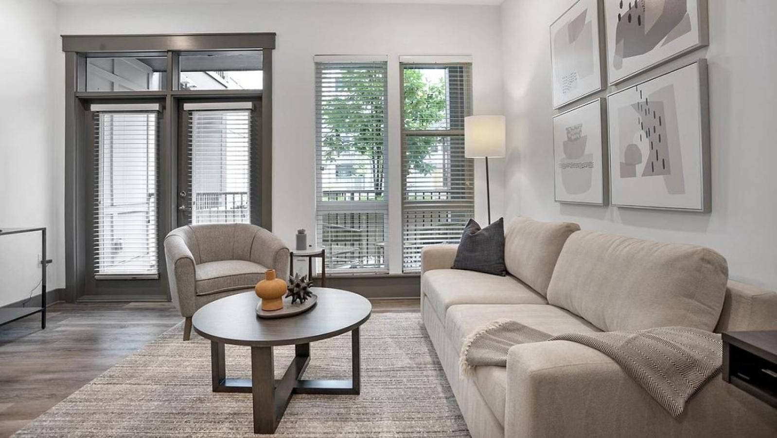 Apartment Landing Modern With Amazing Amenities