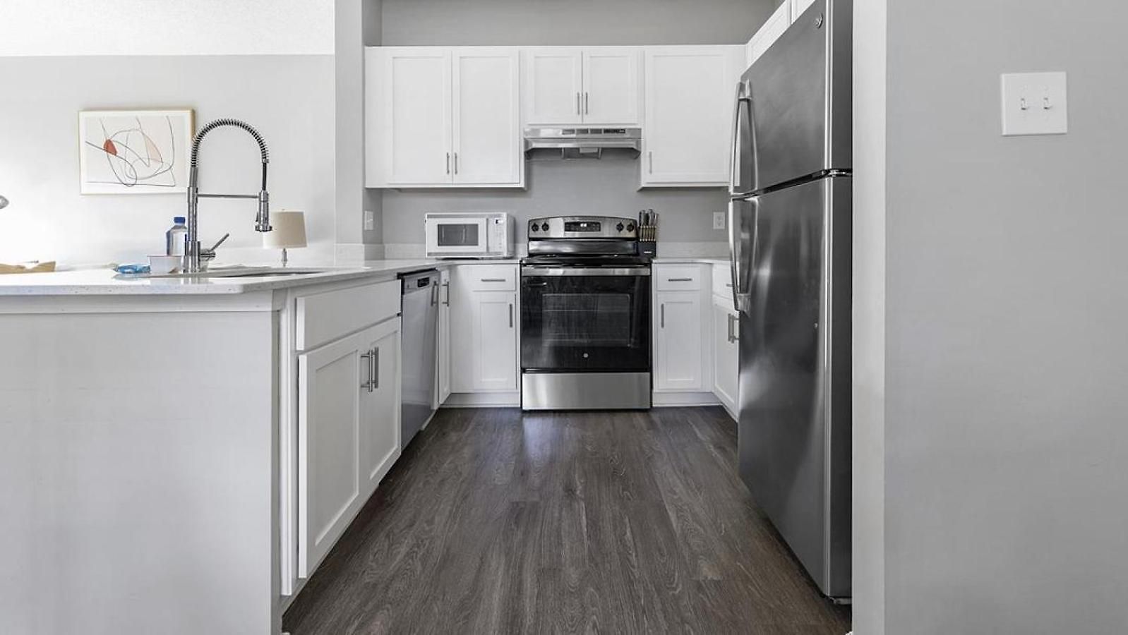 Landing Modern With Amazing Amenities *