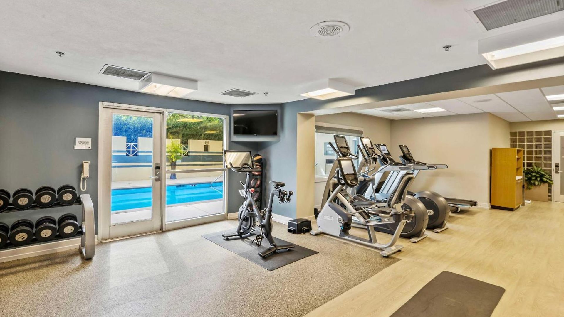 Doubletree By Hilton Uptown 3*
