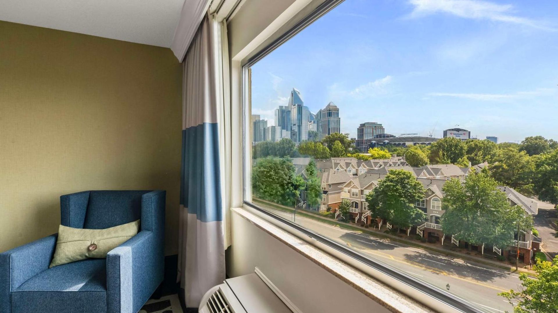 Doubletree By Hilton Uptown