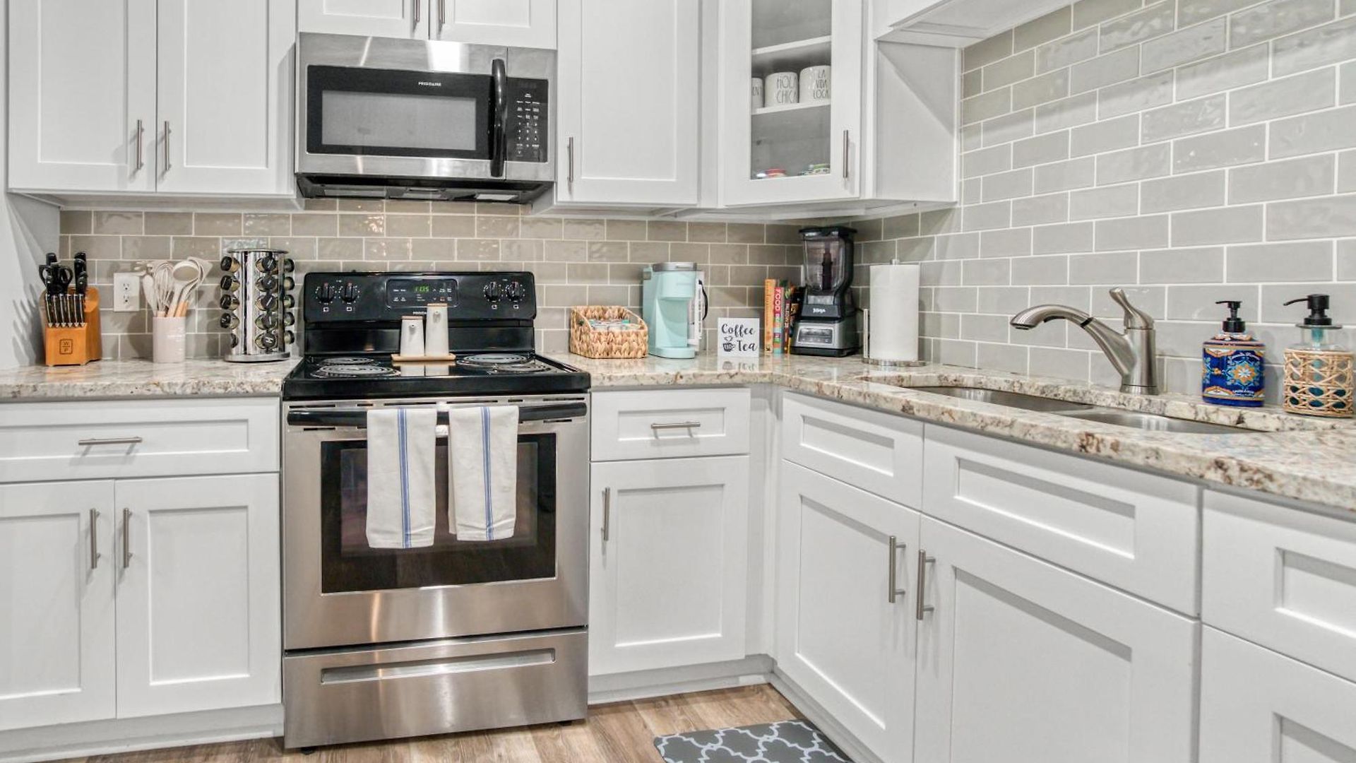 Vibrant South Clt Oasis, 3brs, Patio, Fire Pit * Charlotte