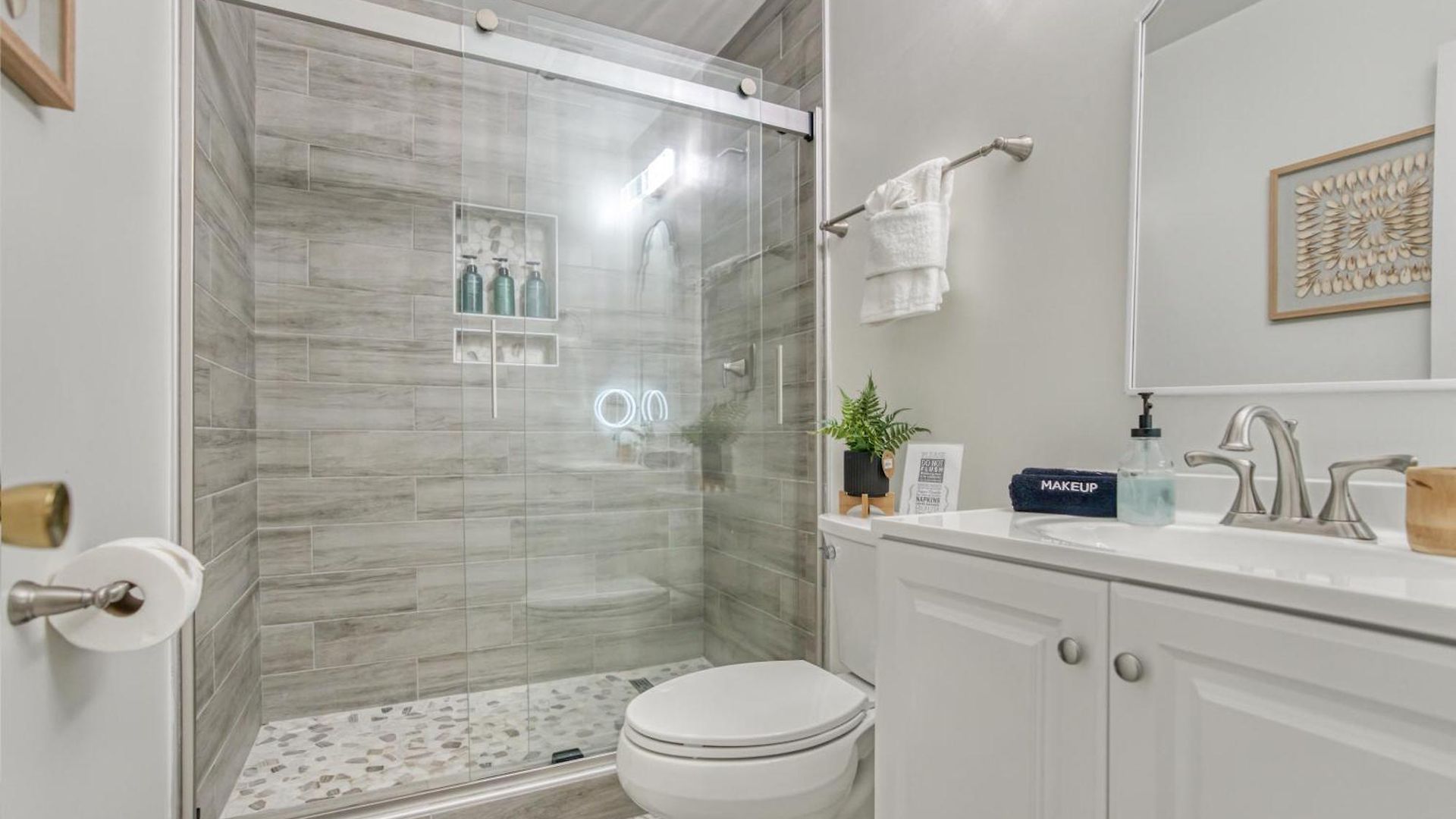 Vibrant South Clt Oasis, 3brs, Patio, Fire Pit Holiday home Charlotte