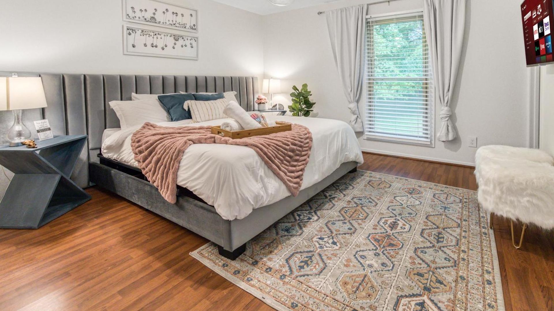 Vibrant South Clt Oasis, 3brs, Patio, Fire Pit