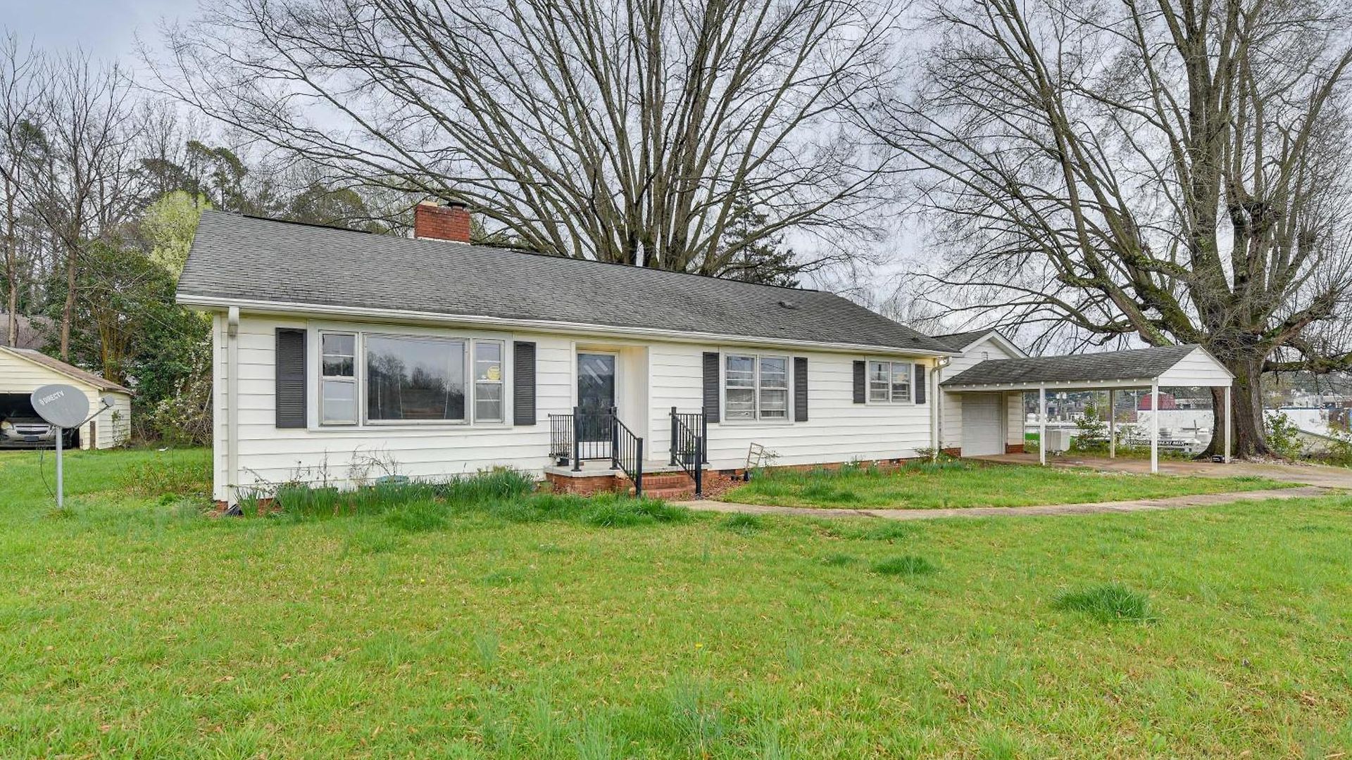 Holiday home Cozy W/ Fire Pit ~ 6 Mi To Uptown! *