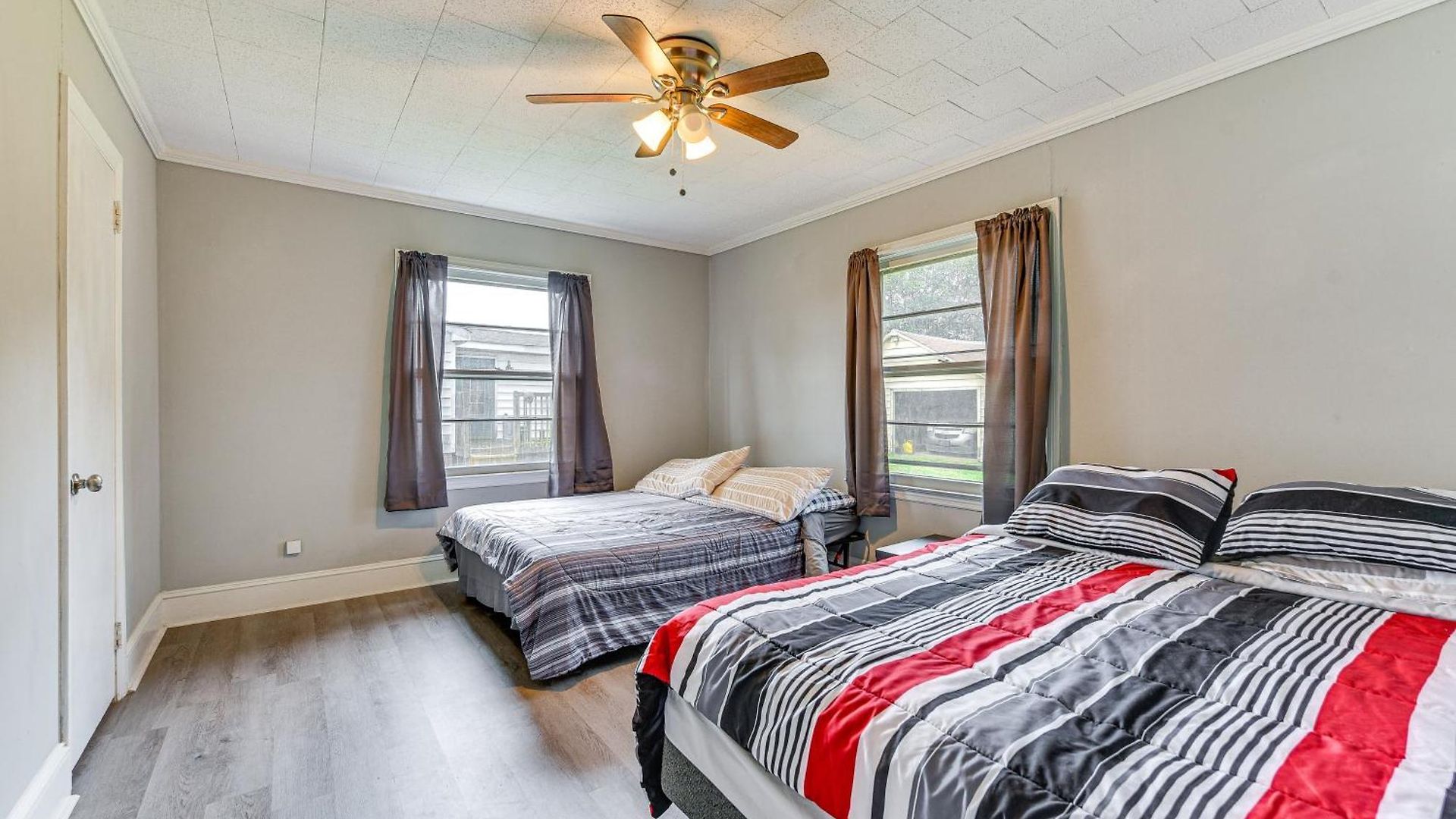 Holiday home Cozy W/ Fire Pit ~ 6 Mi To Uptown! Charlotte