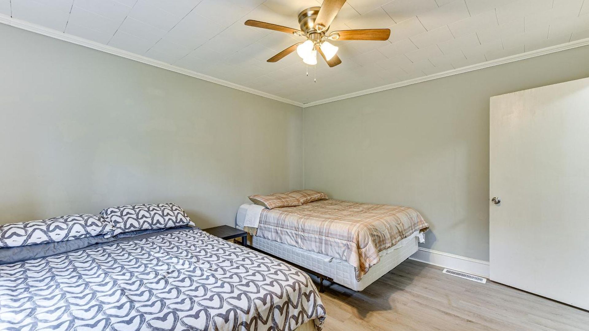 Cozy W/ Fire Pit ~ 6 Mi To Uptown! Charlotte