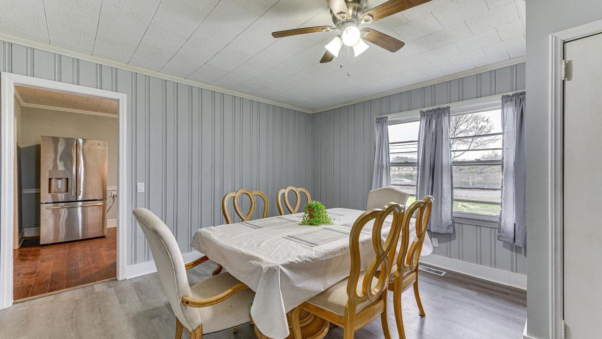 Holiday home Cozy W/ Fire Pit ~ 6 Mi To Uptown! *