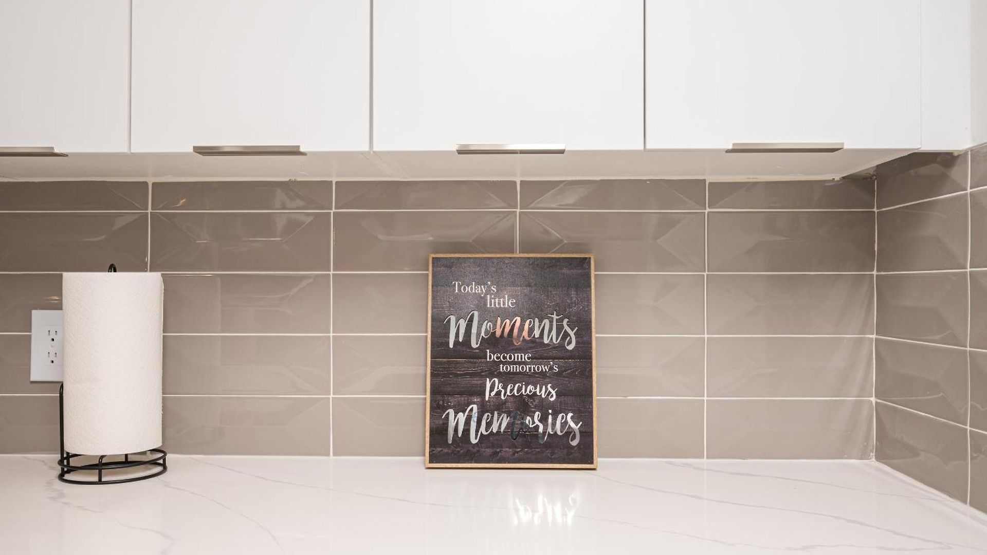 Live Beautifully Uptown Apartment