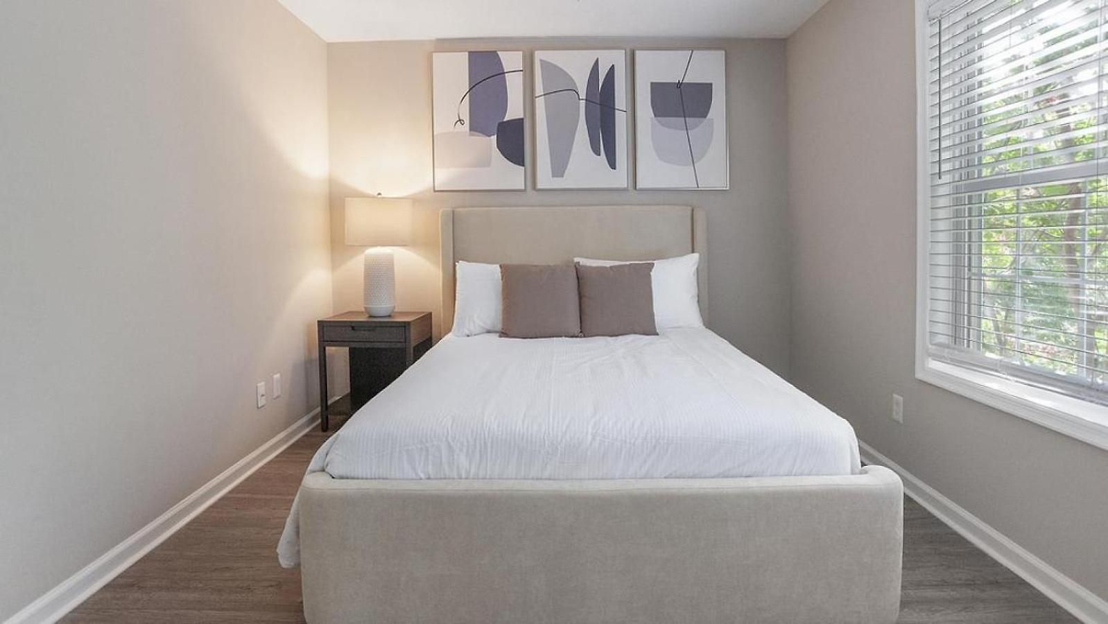 Apartment Landing Modern With Amazing Amenities