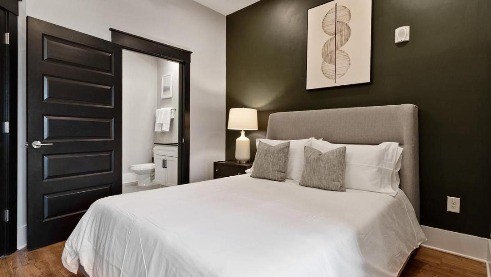 Landing Modern With Amazing Amenities Apartment