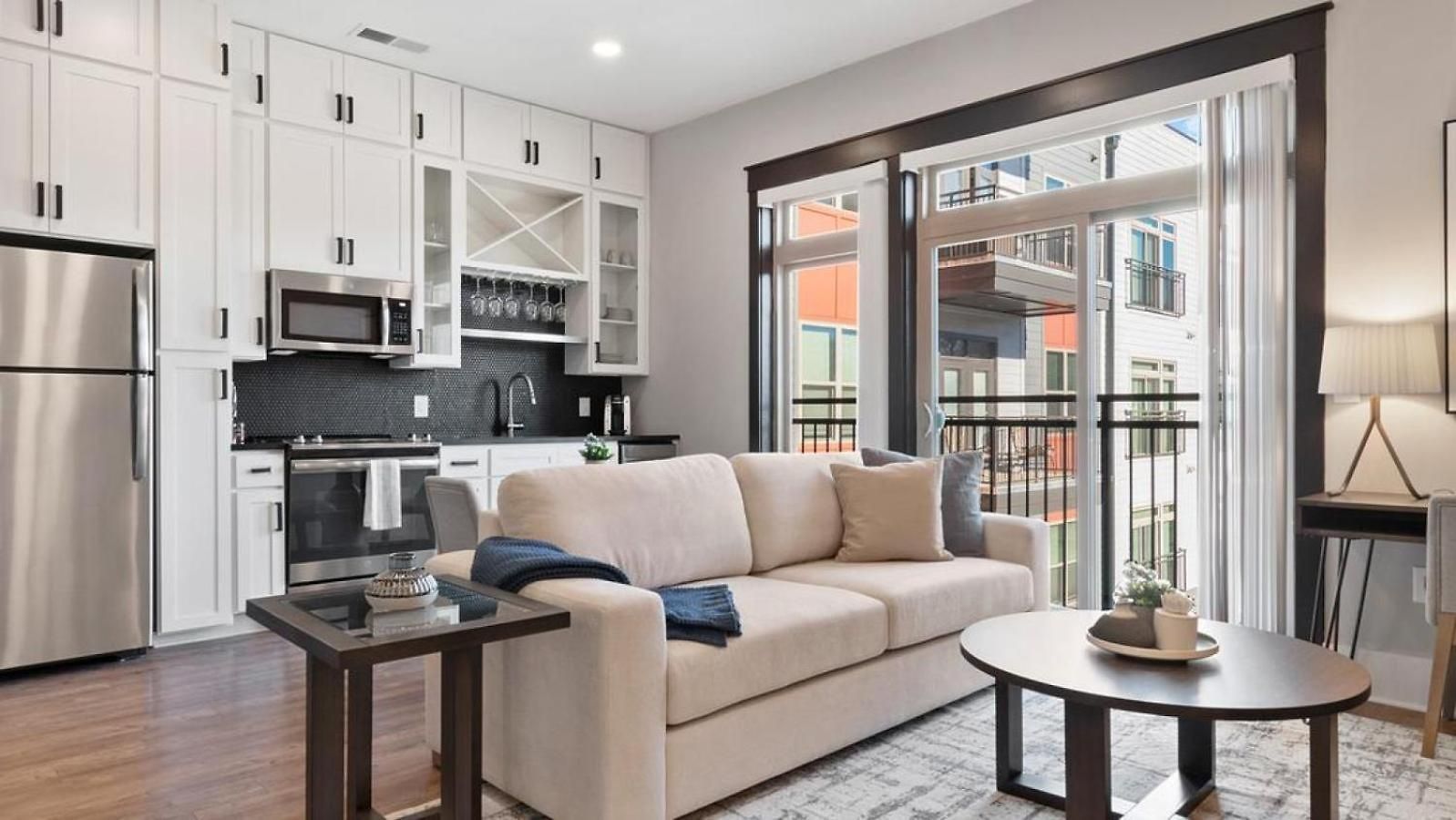Apartment Landing Modern With Amazing Amenities *