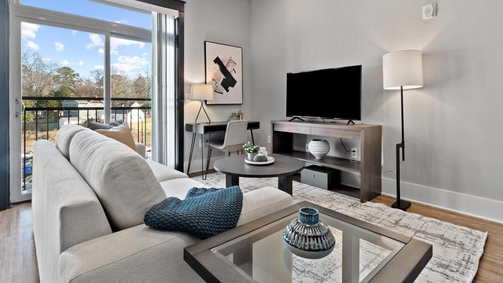 Apartment Landing Modern With Amazing Amenities *